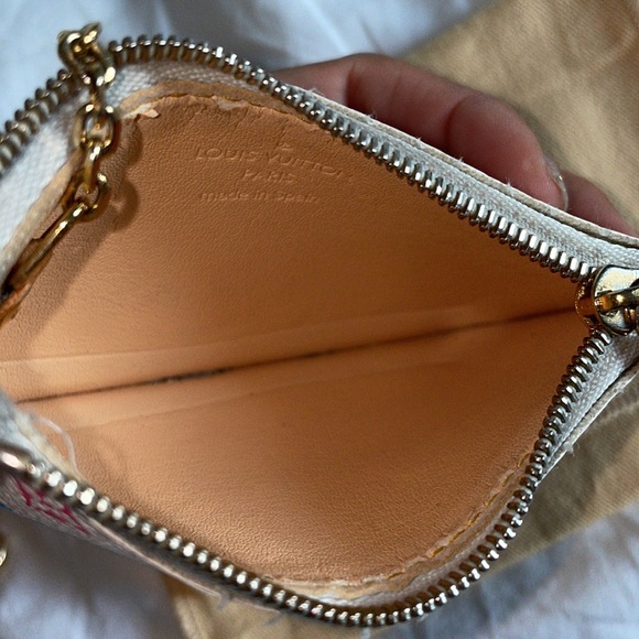LOUIS VUITTON Key Pouch - Picture 7 of 9